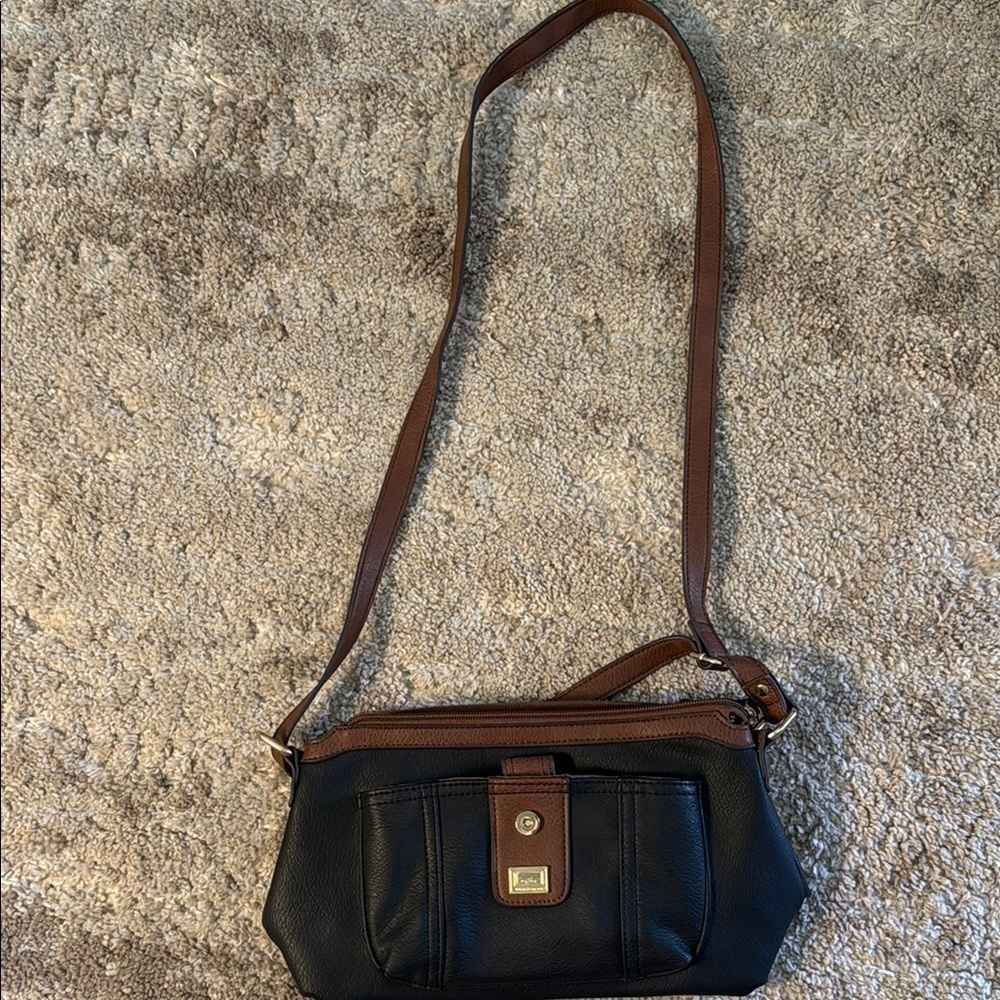 🍍 BOC Born Concepts Vinyl Fuax-Leather Shoulder Bag - 11"wide - 7" tall🍍